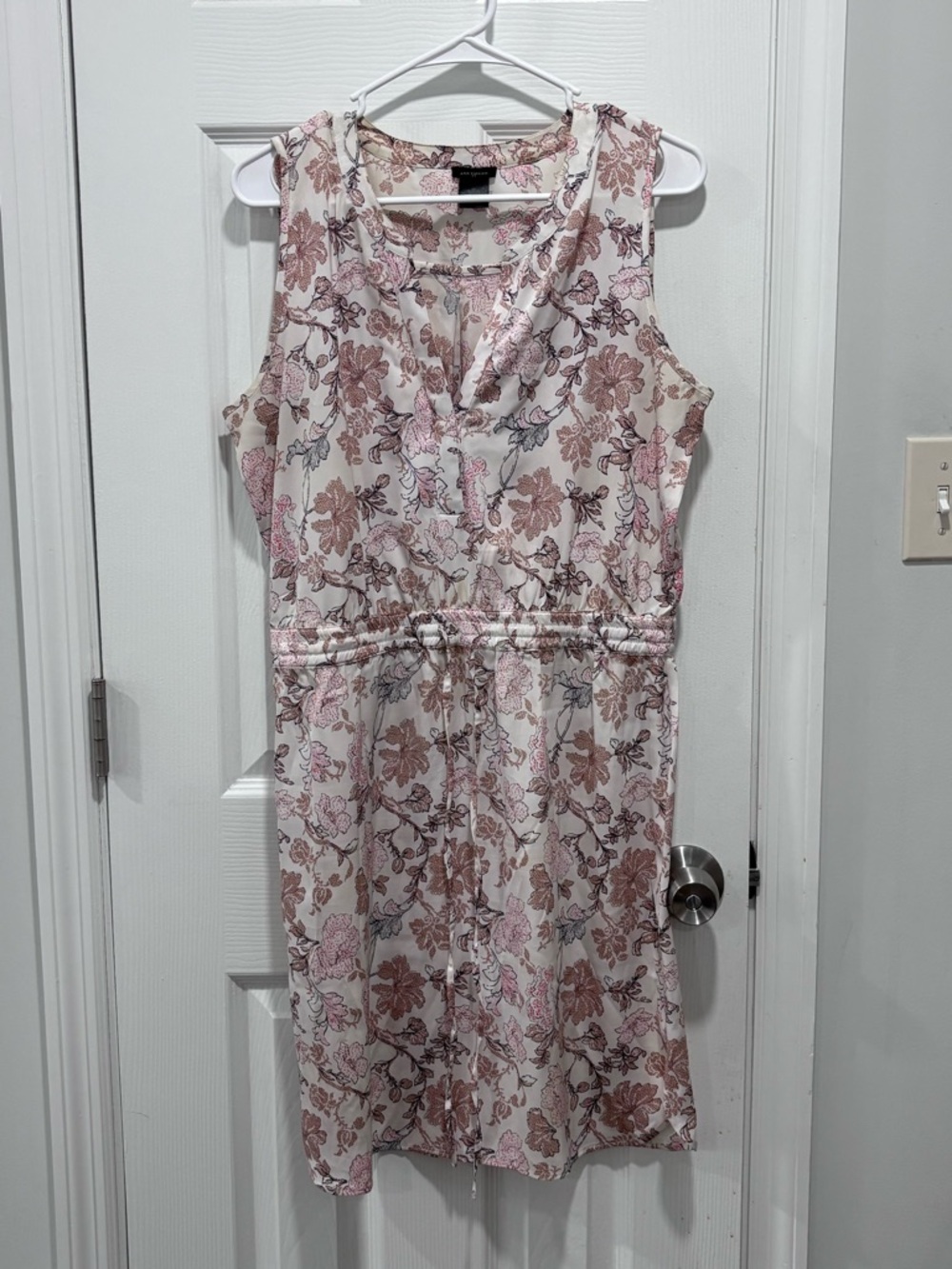 🩷Ann Taylor Sleeveless Floral Midi Dress in Pink and Cream - Picture 2 of 9